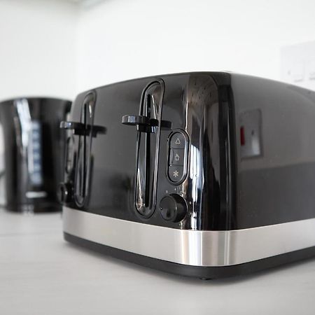 Morden Lovely 3Bedroom Apartment London Abbey Wood Екстериор снимка