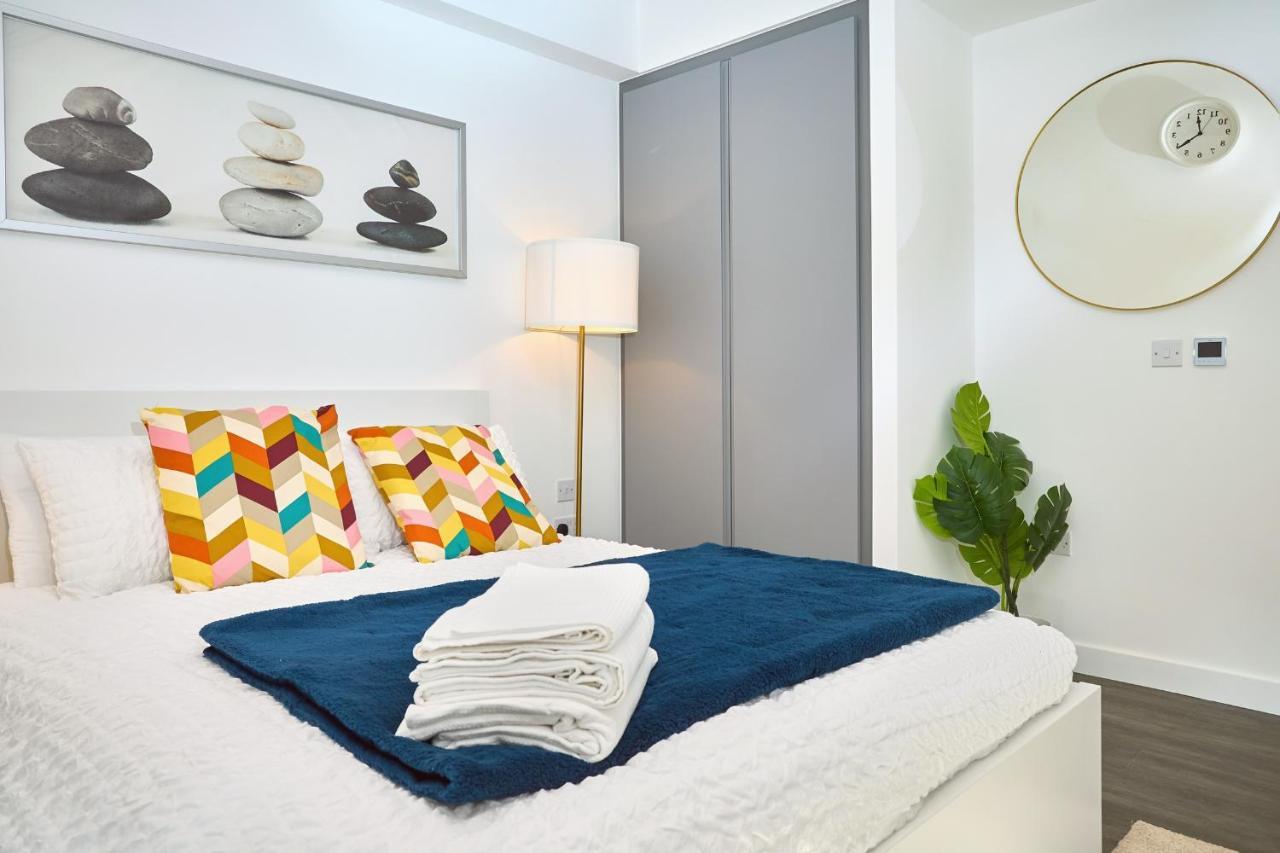 Morden Lovely 3Bedroom Apartment London Abbey Wood Екстериор снимка