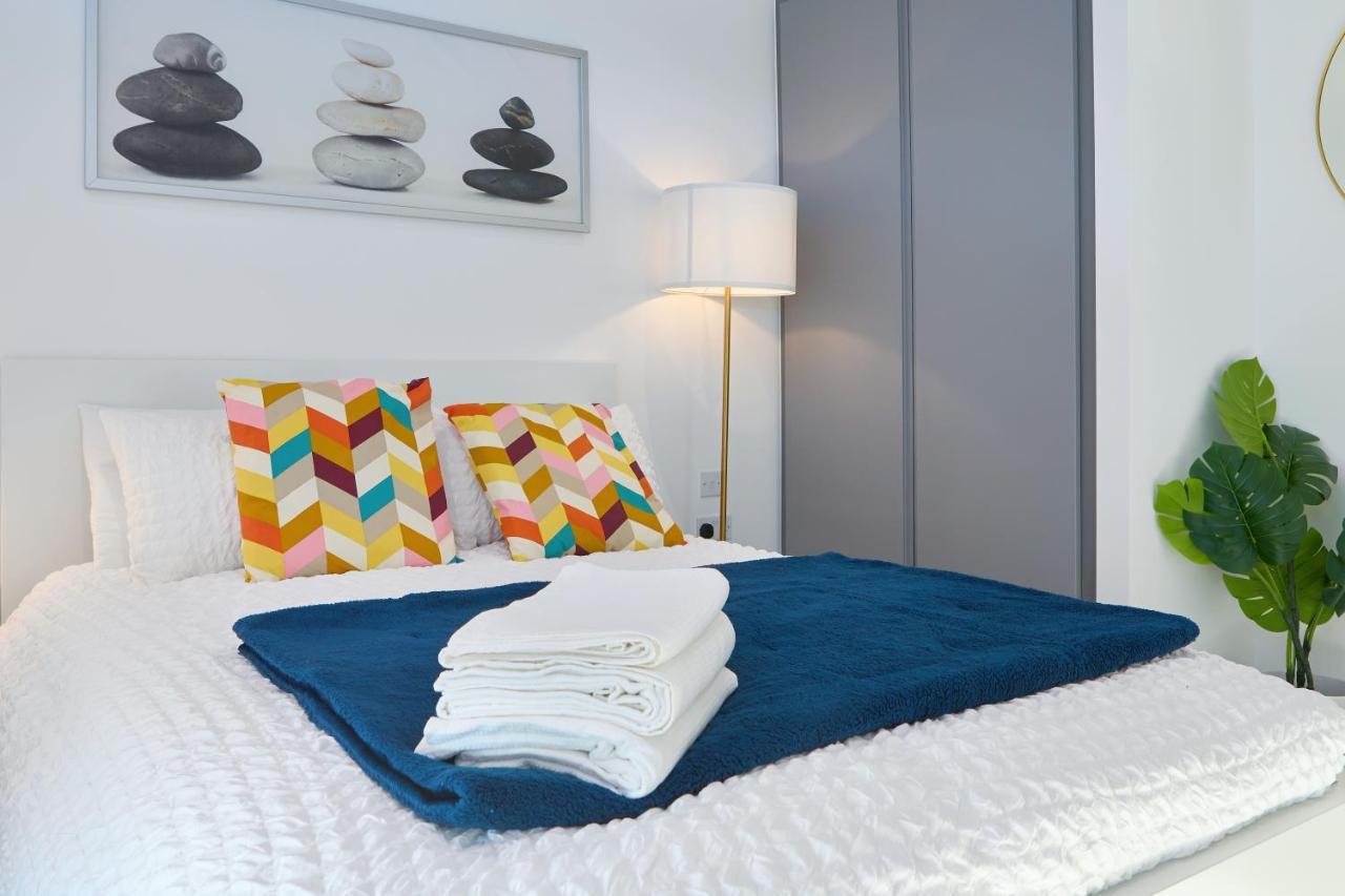 Morden Lovely 3Bedroom Apartment London Abbey Wood Екстериор снимка