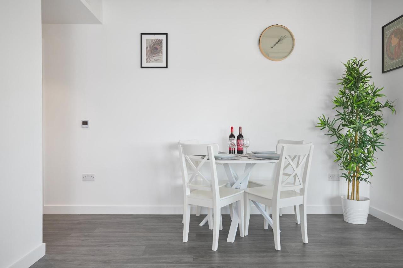Morden Lovely 3Bedroom Apartment London Abbey Wood Екстериор снимка