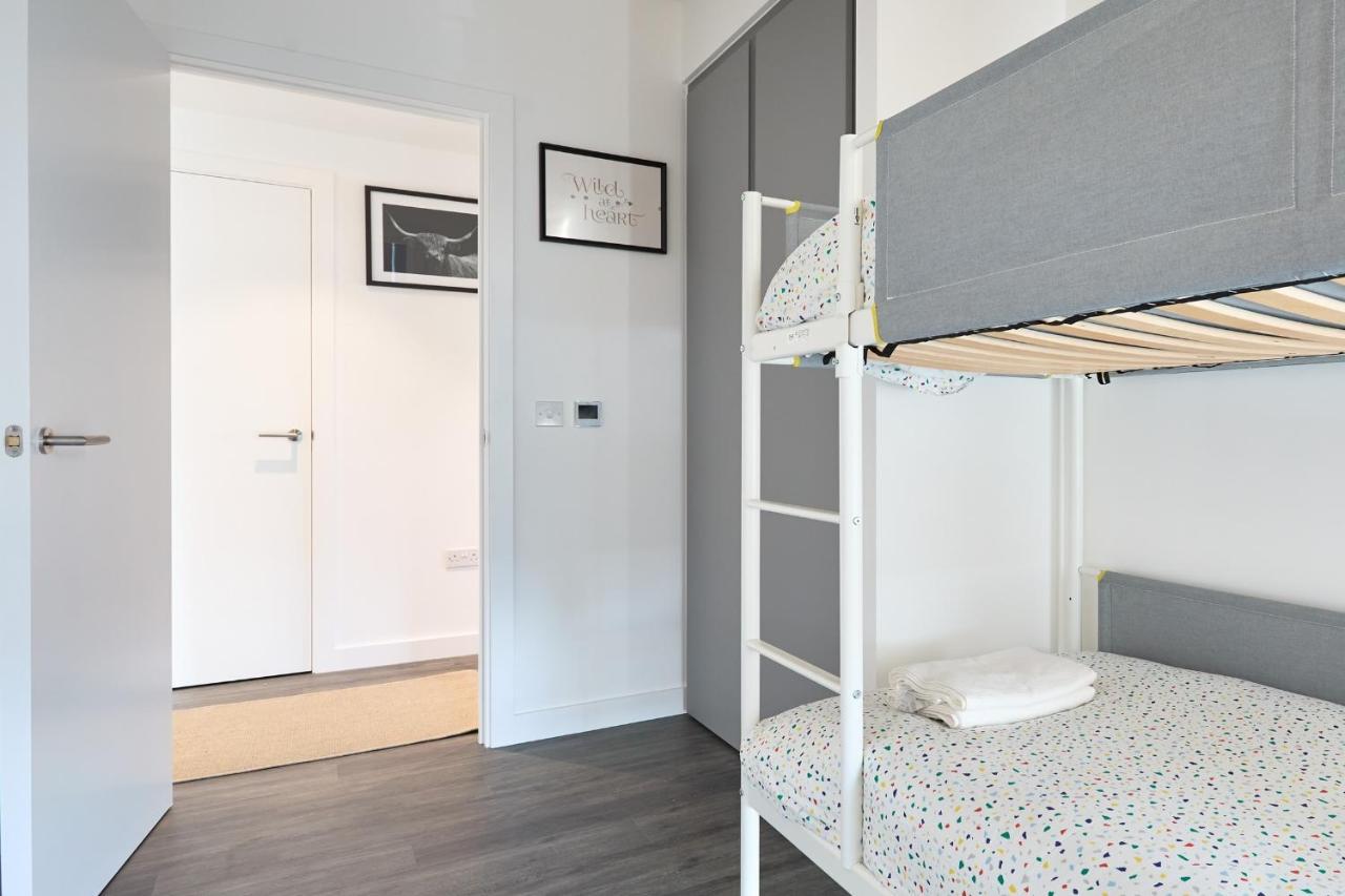 Morden Lovely 3Bedroom Apartment London Abbey Wood Екстериор снимка